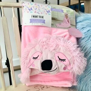 Sleepy Sloth, Kids Faux Fur Hooded Throw, Pink, 36 in x 56 in, New With Tags